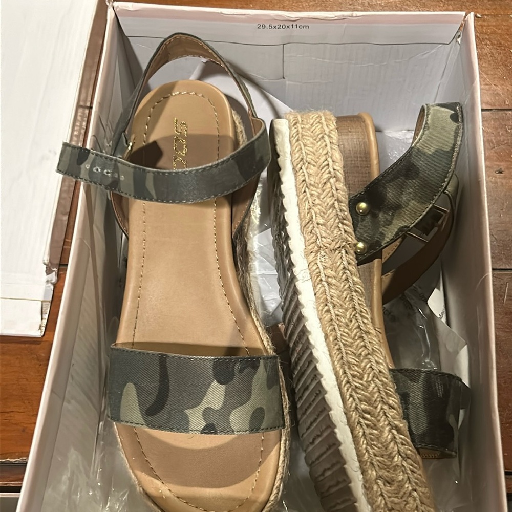 Camo flatform sandal